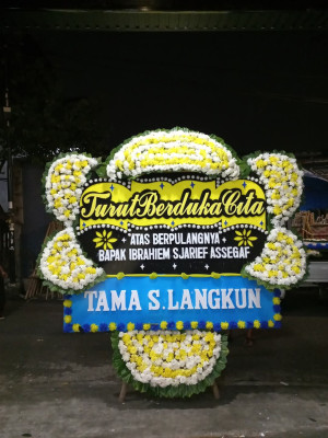 Papan Bunga Duka di Lamper Tengah